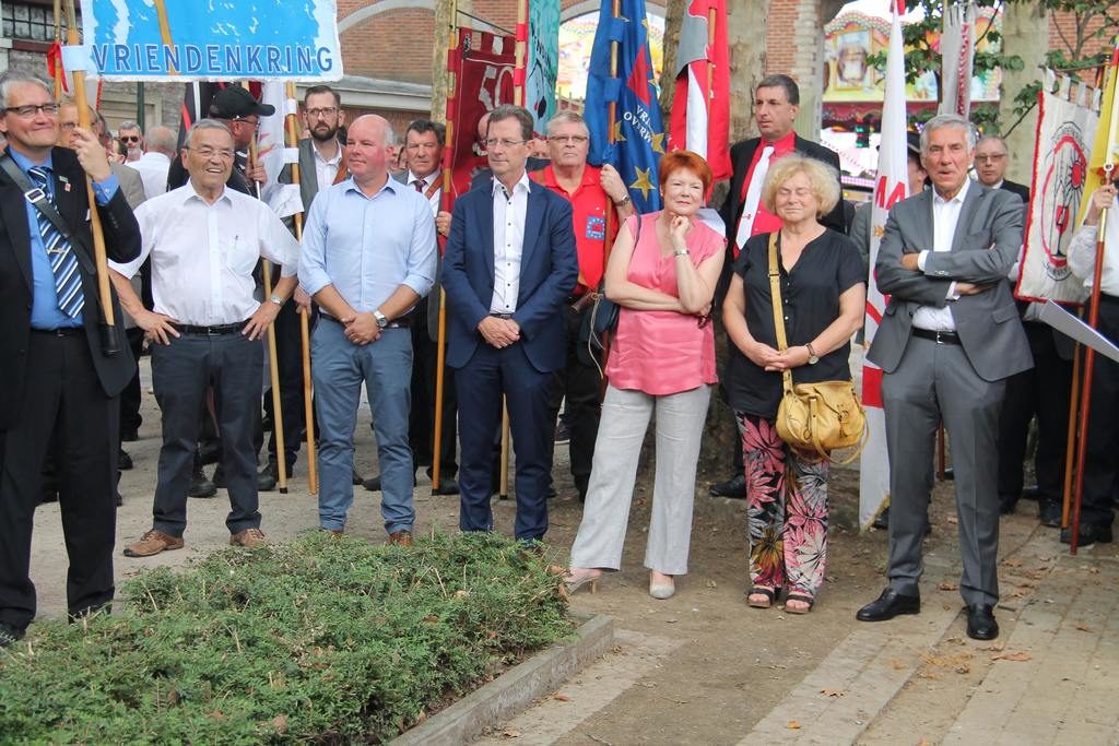 Het stadbestuur is aanwezig Abraham en kamerood sestig viering