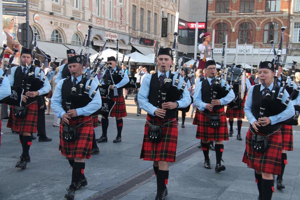 Wallace Pipe band op de 64ste jaartallendag