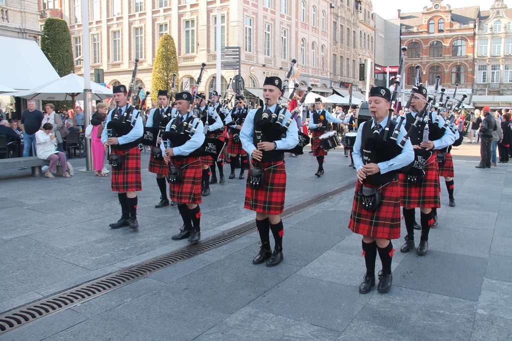 Wallace Pipe band op de 64ste jaartallendag