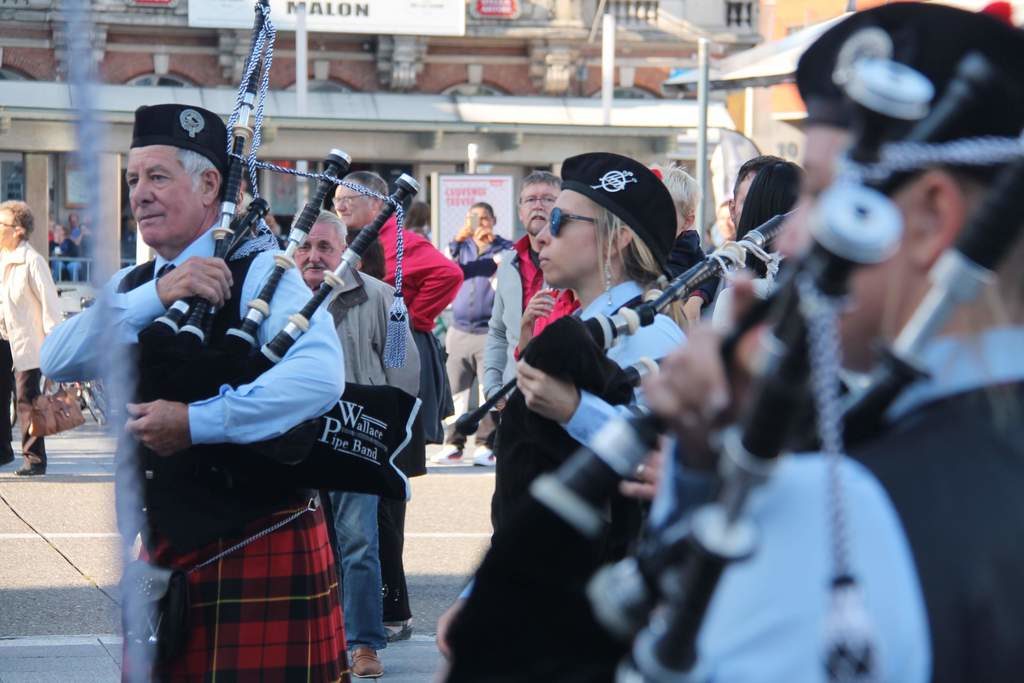 Wallace Pipe band op de 64ste jaartallendag