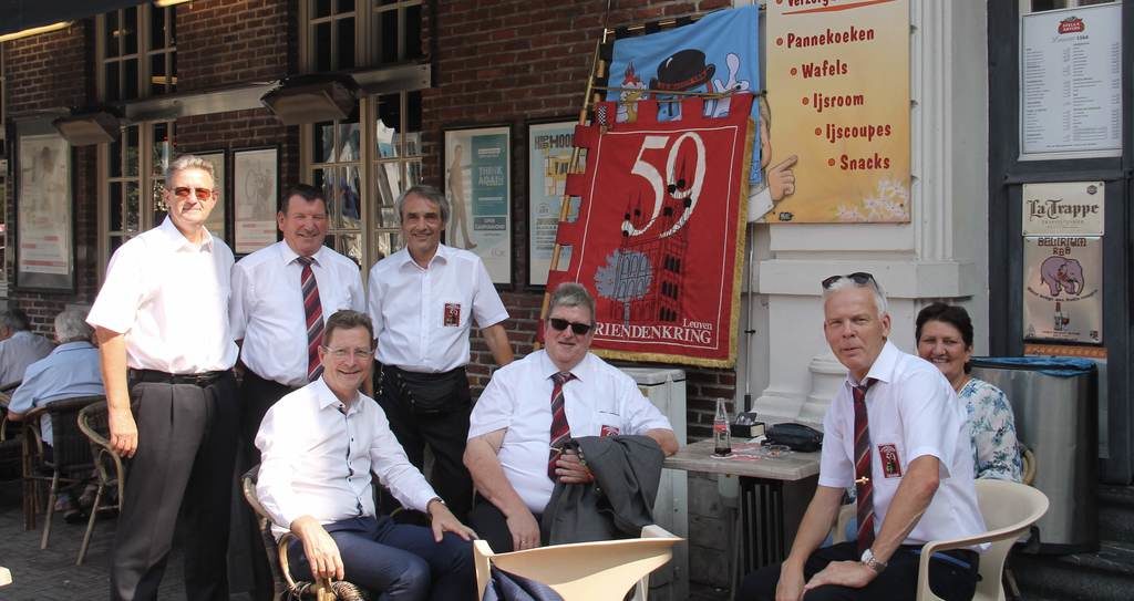 Mannen van 59 op de Abraham en kamerood sestig viering